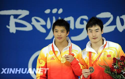 何冲夺得男子3米跳板金牌 秦凯获得铜牌-玉林师范学院红叶网